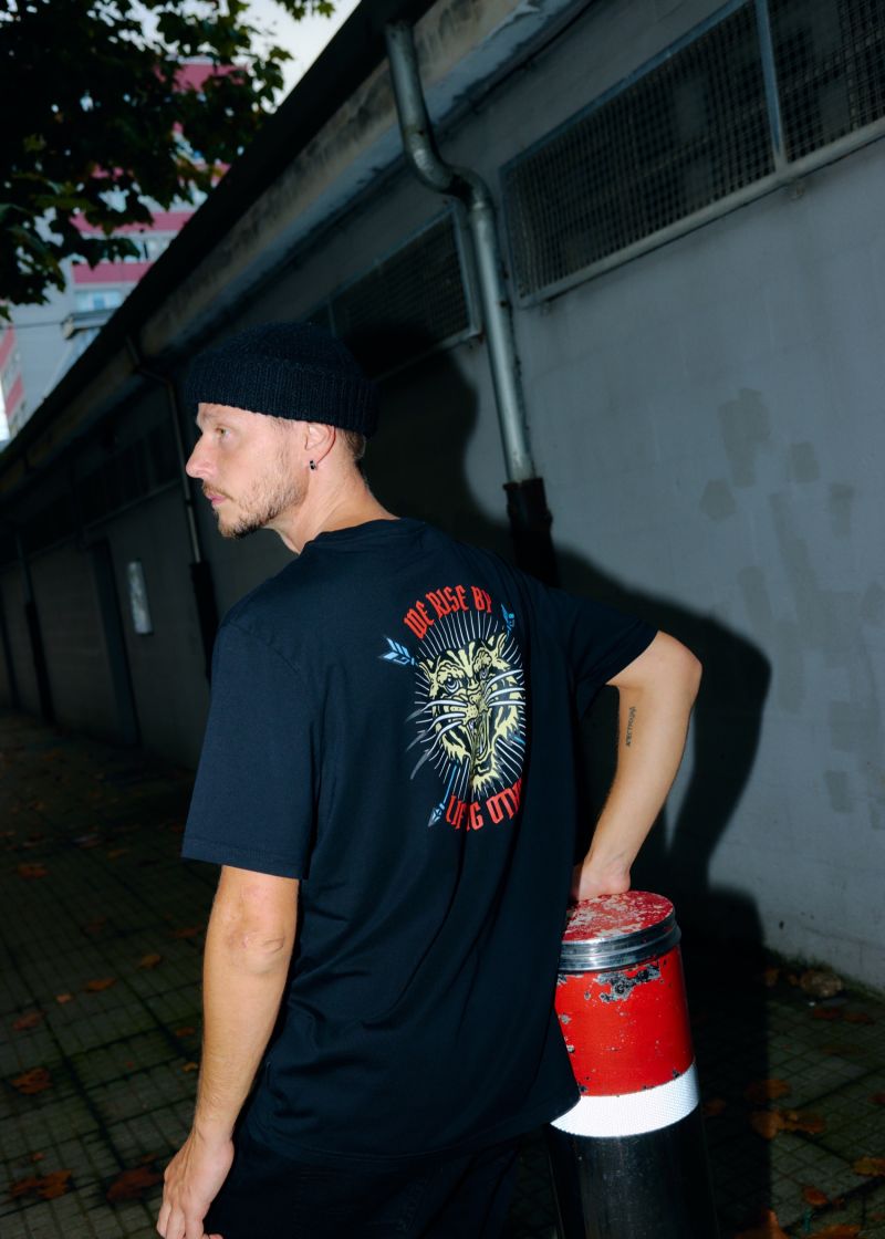 TSHIRT RISERS BLACK 2